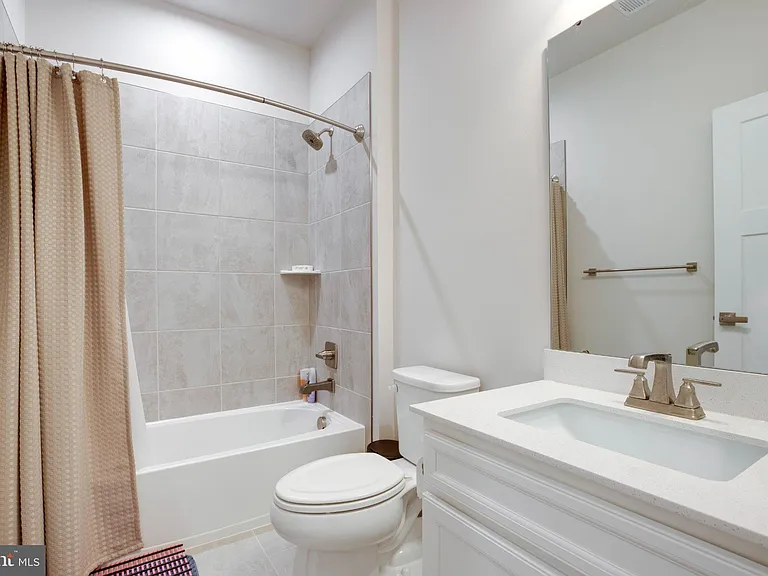 4468 Sulford Ter — Photo 32