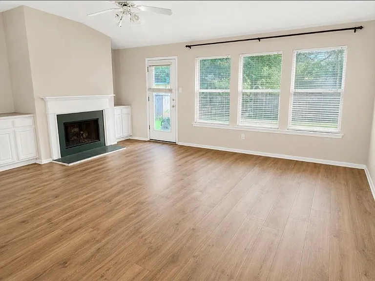3904 Cadoz Ct — Photo 3