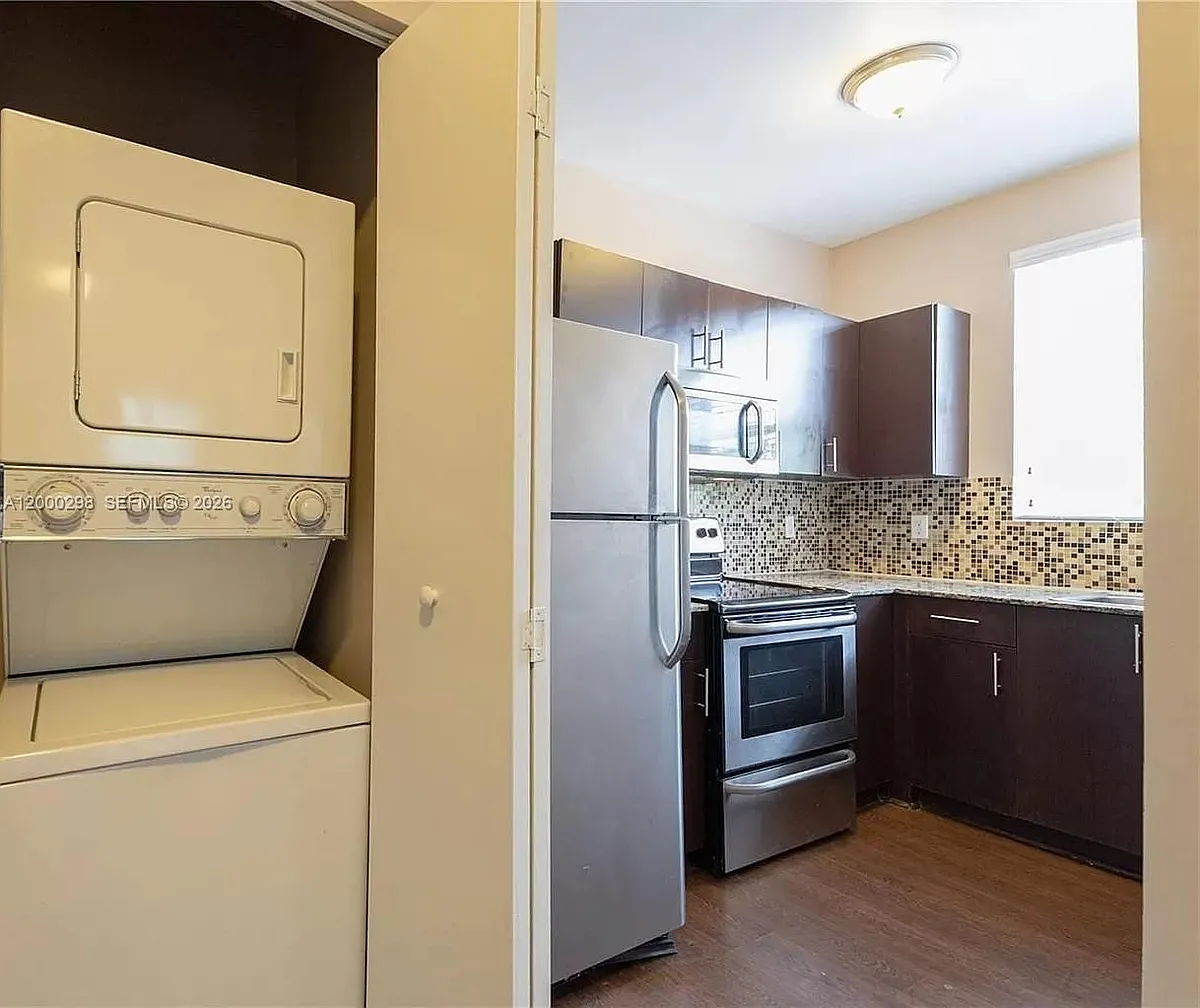 Building Photo - 5416 NE 1st Ct #5