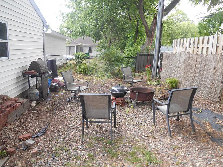 Backyard firepit Barbee