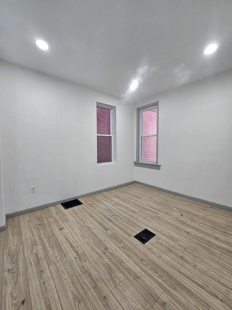 434 W. Princess Street — Photo 3