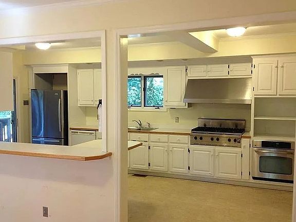 3rd image of 131 Justice St