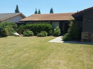 1053 Sunnyside Ave, Clovis, CA 93611