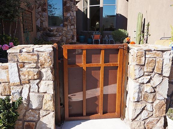 3rd image of 1036 W Lone Mesquite Dr