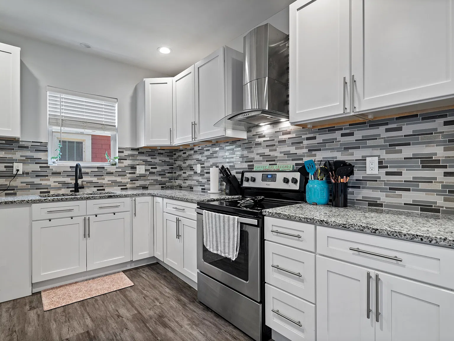 5 bed, 2400 sqft, $850 — Photo 3