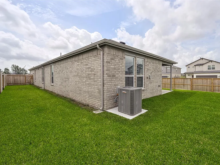 905 Silver Buckle Ln — Photo 18