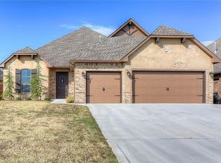 2571 Forest Crossing Dr, Choctaw, OK 73020