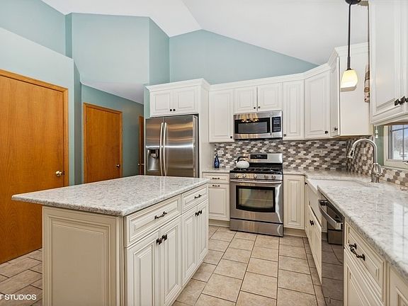 4th image of 1602 Jennifer Dr