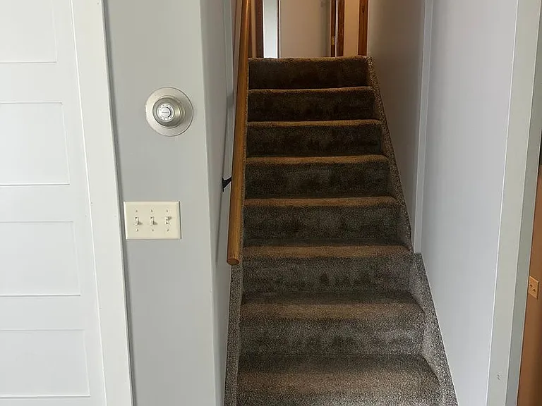 537 Memorial Dr E — Photo 14