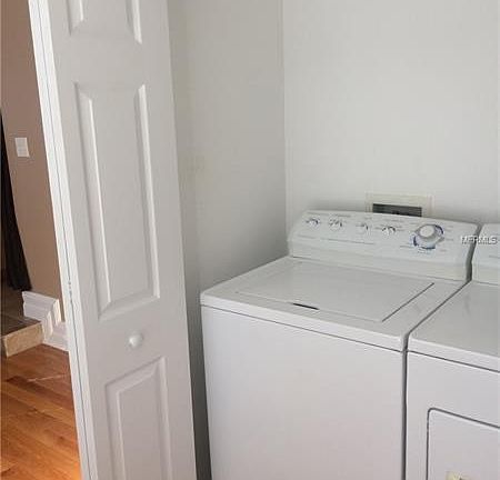 5th image of 1213 E Chelsea St