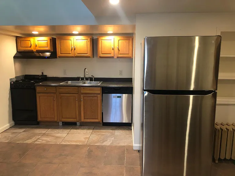 318 Pleasant St — Photo 21