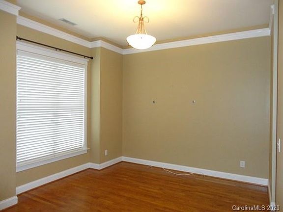 3rd image of 8523 Lindholm Dr