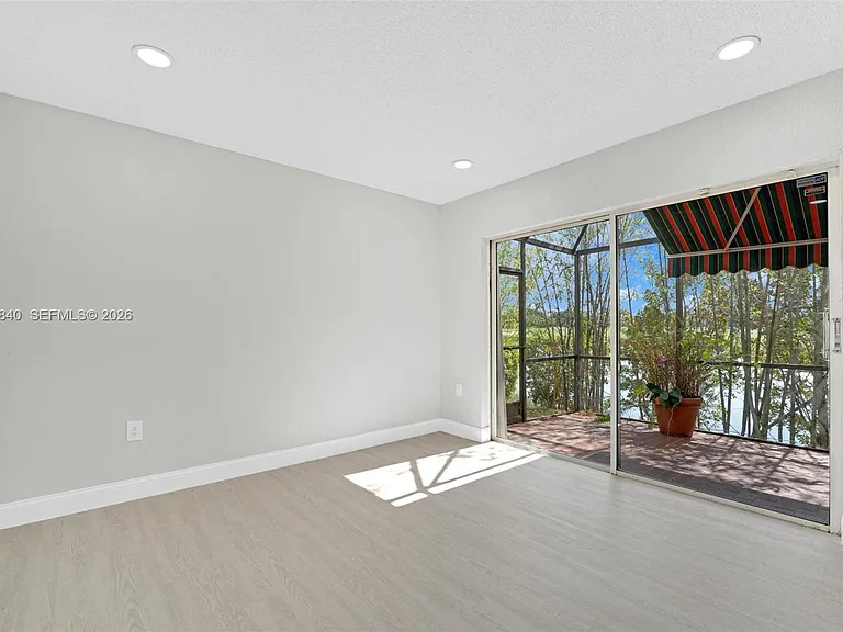 10065 NW 54th Ter — Photo 14