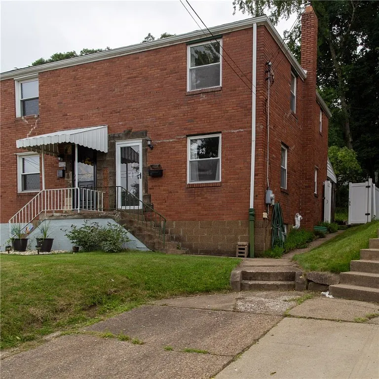 1182 Woodbine St photo 1
