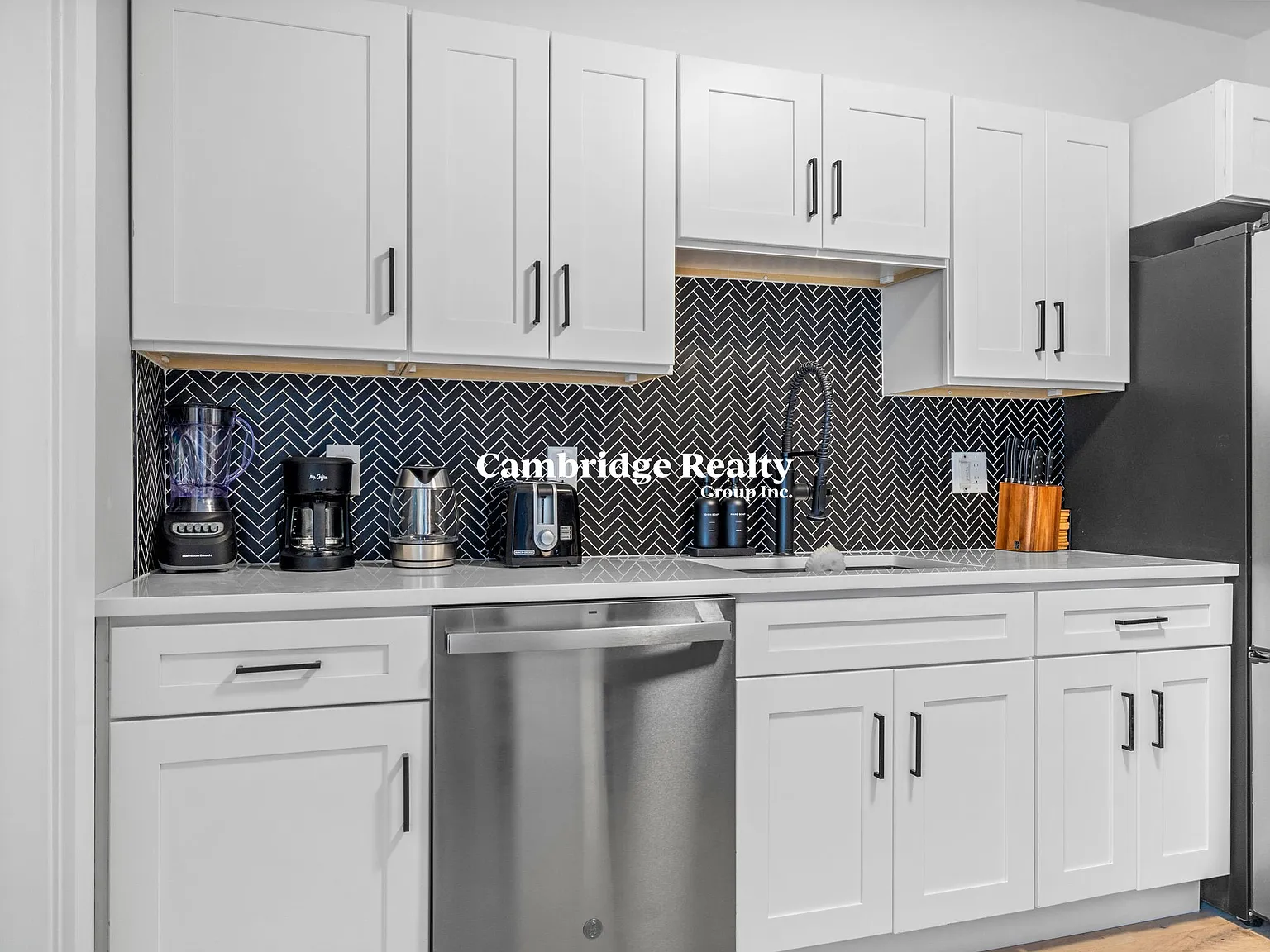 7 bed, 3.0 bath, $8,500 — Photo 3