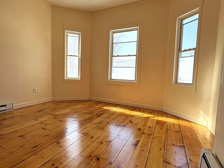 21-27 Clare St, Lowell — Photo 10