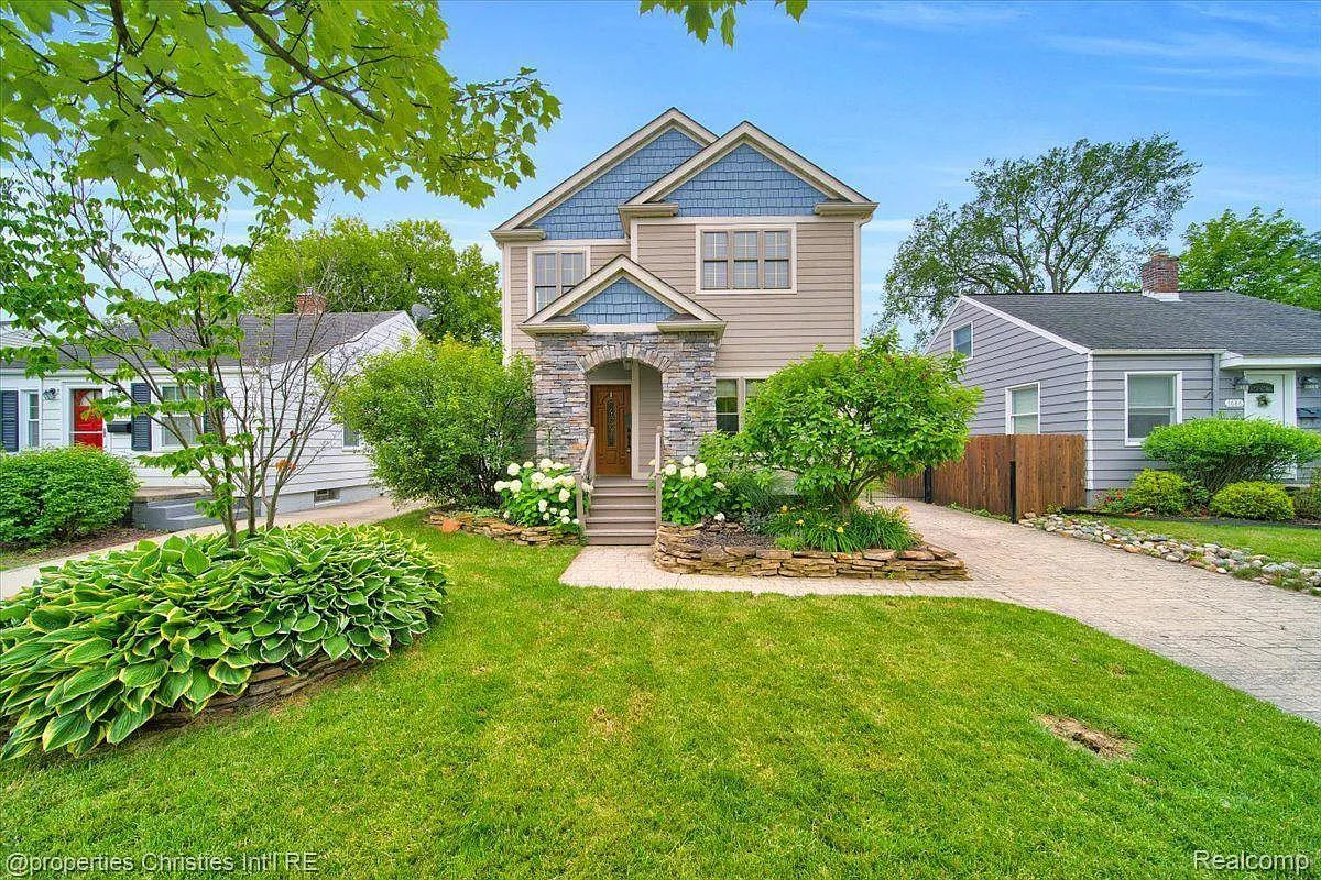 1694 Holland Ave photo 1