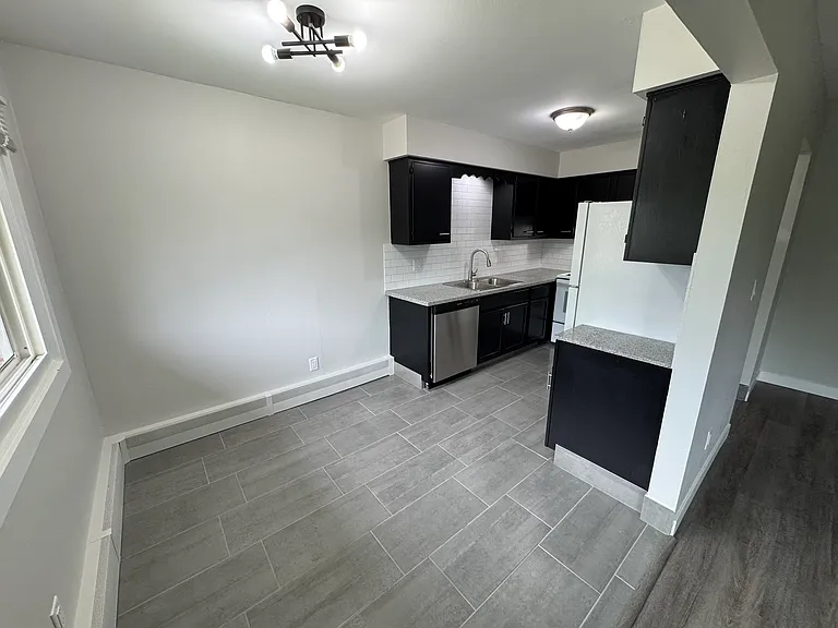 7902 Venus St #6 — Photo 4