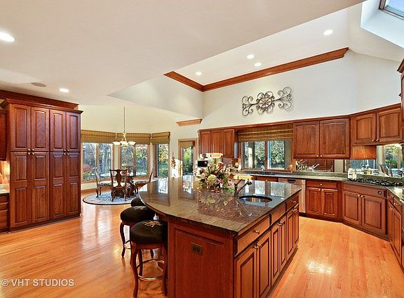 5th image of 5560 Churchill Ln