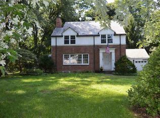 6 Locust Ln, Albany, NY 12211