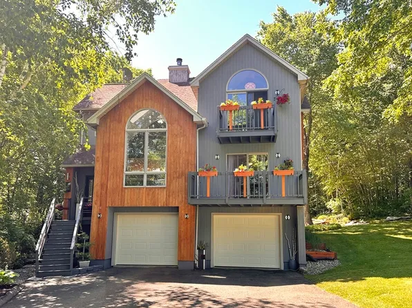 14 Laurel Ridge Dr, Belchertown, MA 01007