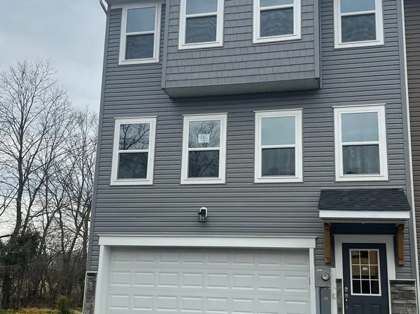 16 Lyriq Ct, Inwood, WV 25428