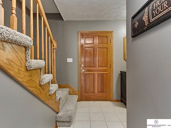 3rd image of 821 Auburn Ln