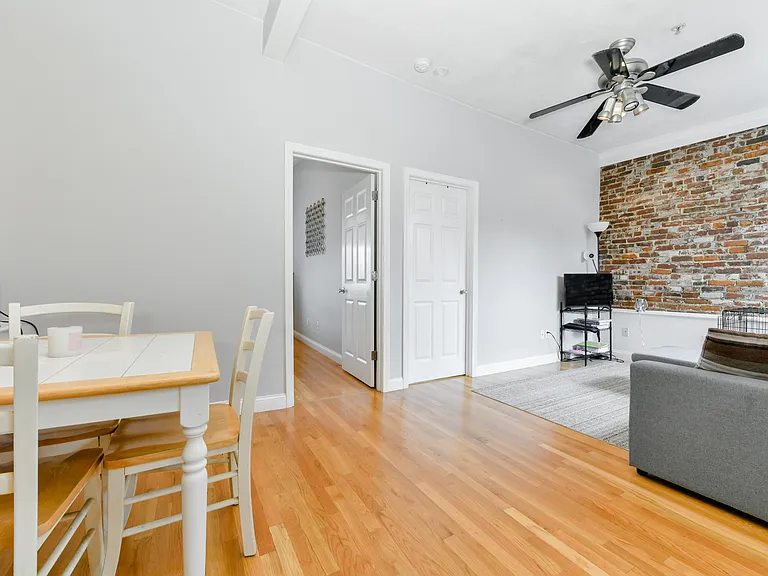 158 Cottage St #4R — Photo 8