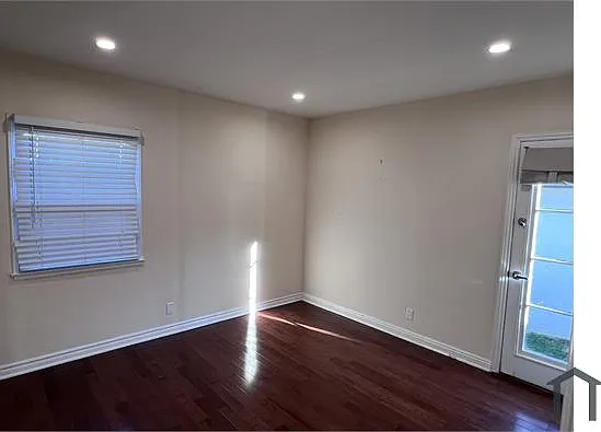 10652 Camarillo St — Photo 13