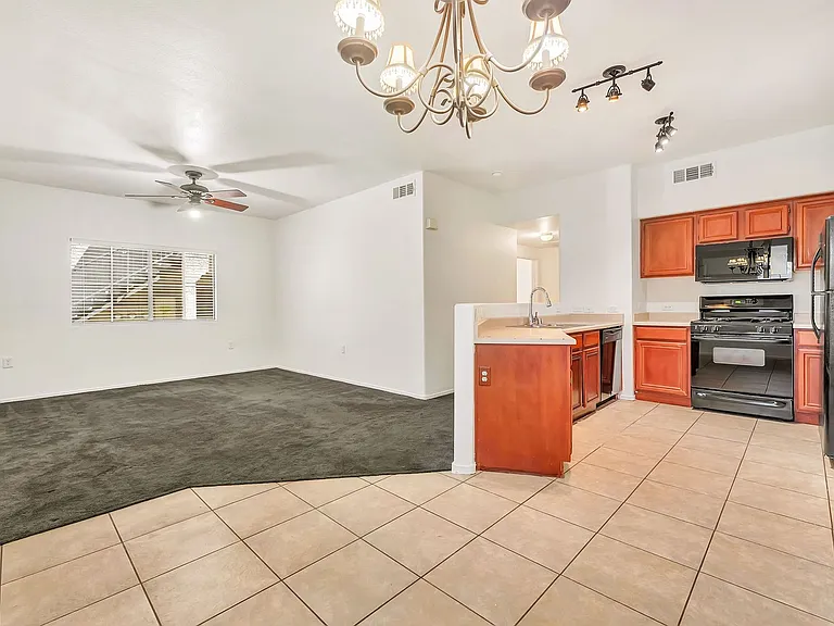 10245 S Maryland Pkwy #176 — Photo 11