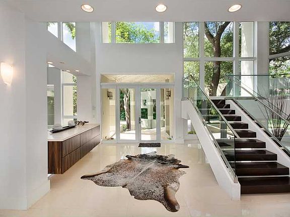 Contemporary Style in Pinecrest