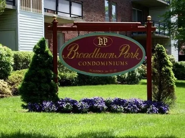 55 Broadlawn Park Unit S-2, Chestnut Hill, MA 02467