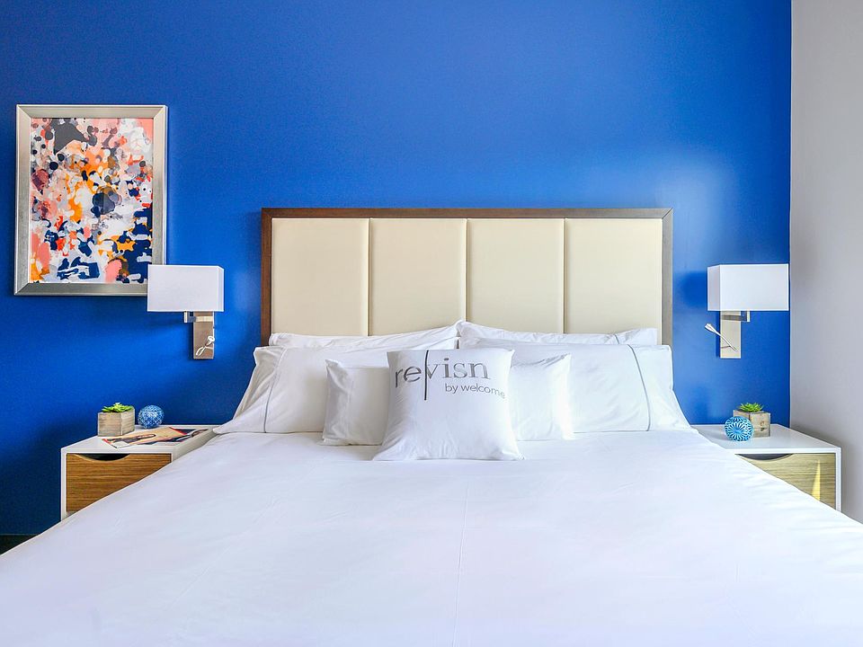 Fine linens with custom mattress and pillows