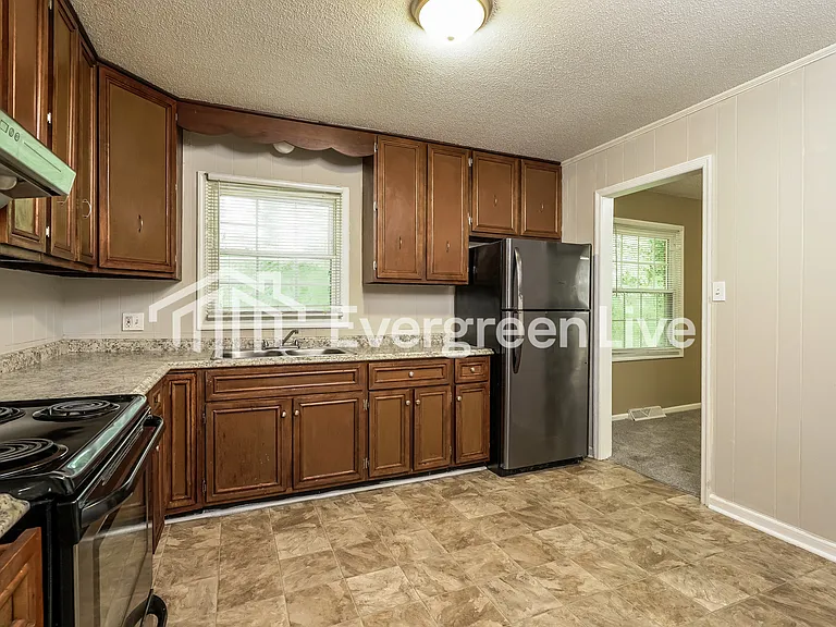 3771 Spaulding Dr — Photo 2
