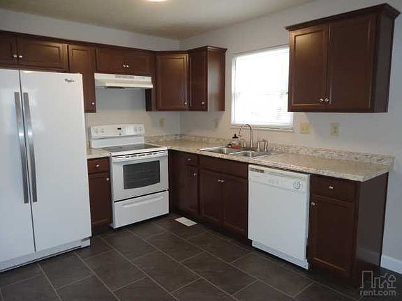 3rd image of 7962 Bobtail Ct