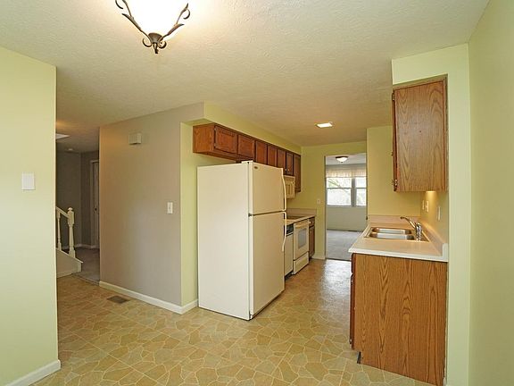 5th image of 1019 Stratford Ct