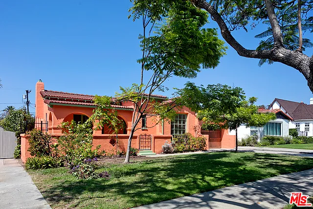2035 Selby Ave — Photo 2