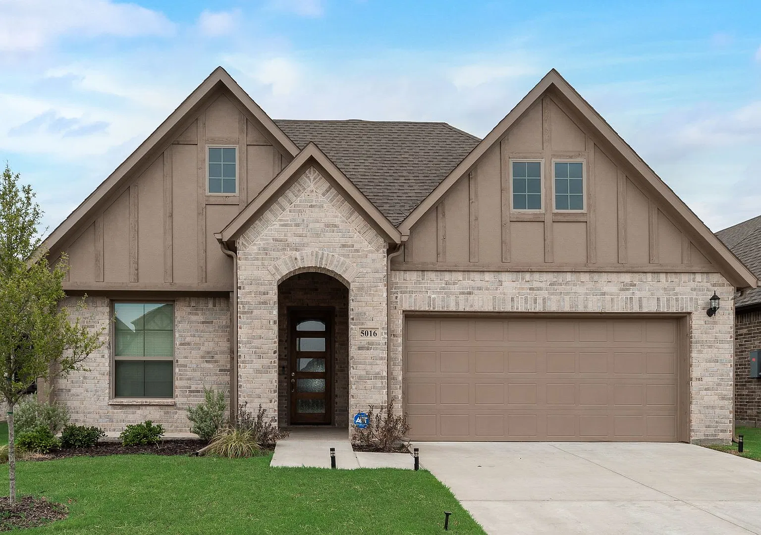 Stunning Modern Retreat in Royce City — Photo 2