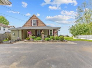 6591 Lakeshore Rd, Cicero, NY 13039