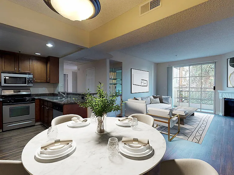 Essex Properties at Miracle Mile — Photo 11