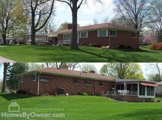 55 Town And Country Dr, Decatur, IL 62526