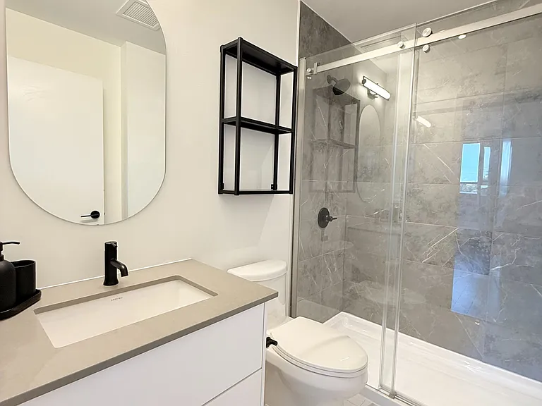 560 Rideau St #423 — Photo 13