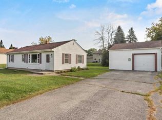 1634 S 167th St, New Berlin, WI 53151