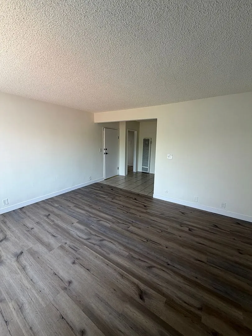 2324 S. Marvin Ave. — Photo 2