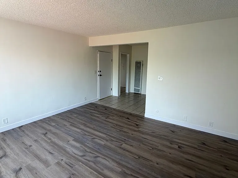 2324 S Marvin Ave — Photo 2