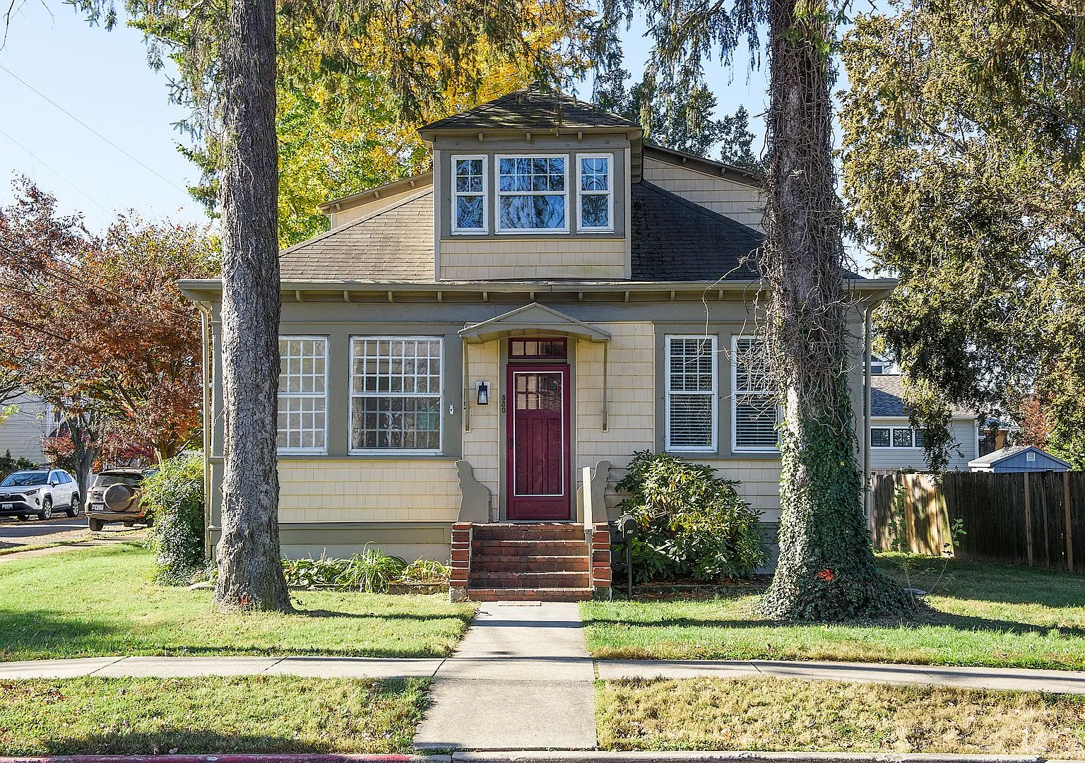 Coming Soon! Charming corner lot home for lease in Eastport! — Photo 1