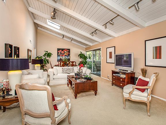 3rd image of 825 Treehouse Ln