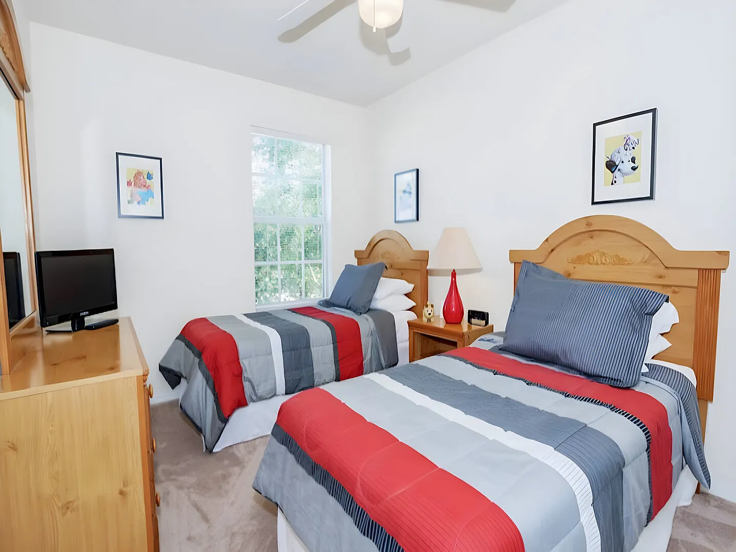 Fairytale 4BD Gorgeous Pool Home in Gated Com — Photo 3
