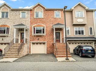 18 Jacobs Lndg, Secaucus, NJ 07094