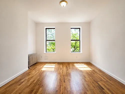 558 Seneca Ave #3R Photo 1 558 Seneca Ave #3R Photo 1